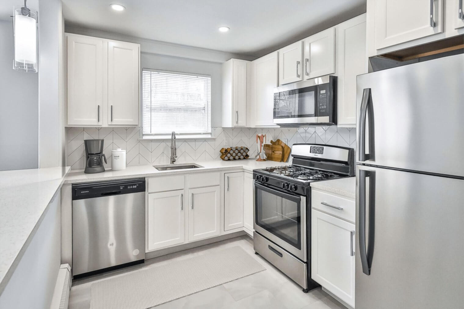 pet-friendly apartments patridge run modern kitchen appliances