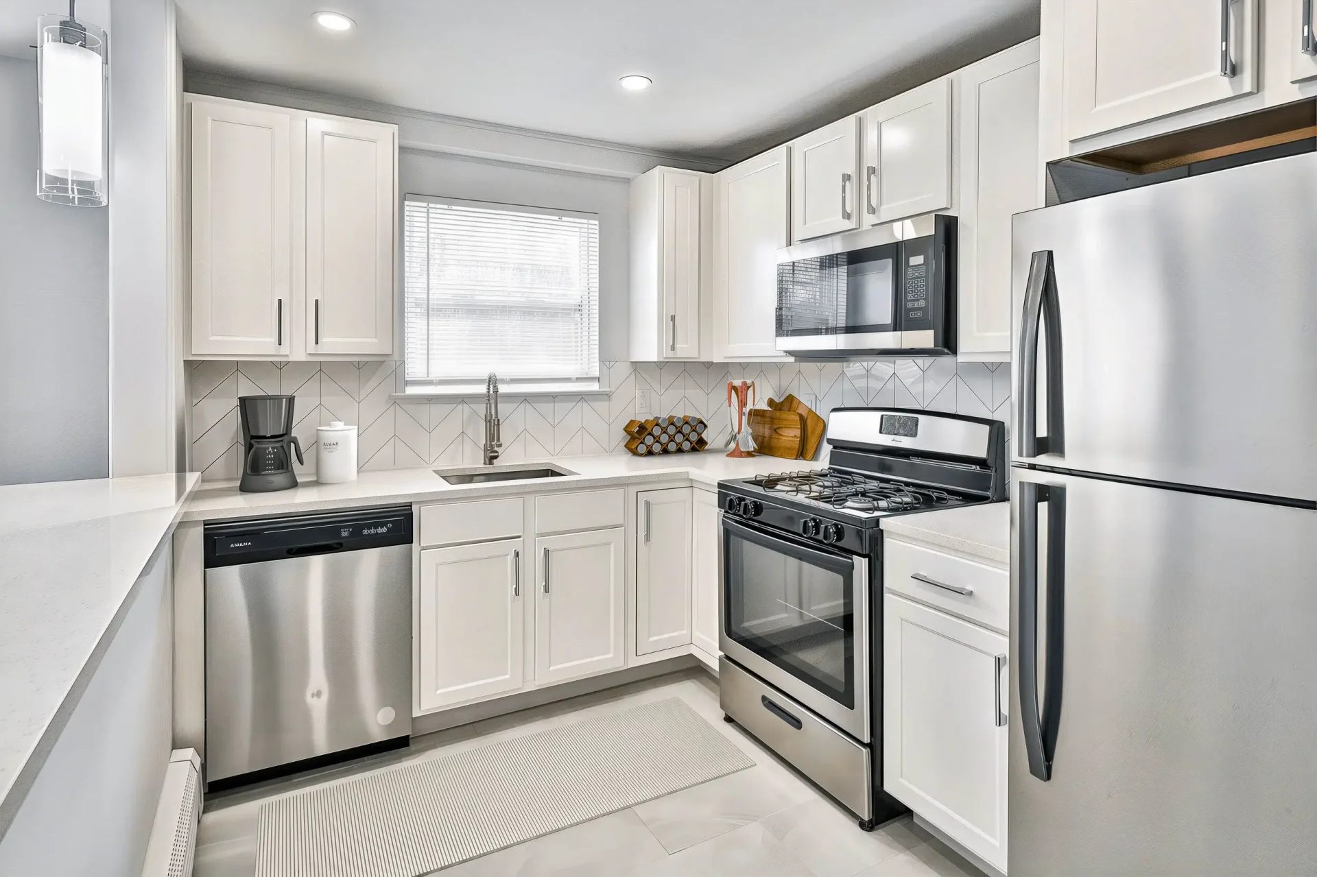 patridge run apartments modern kitchen stainless steel appliances